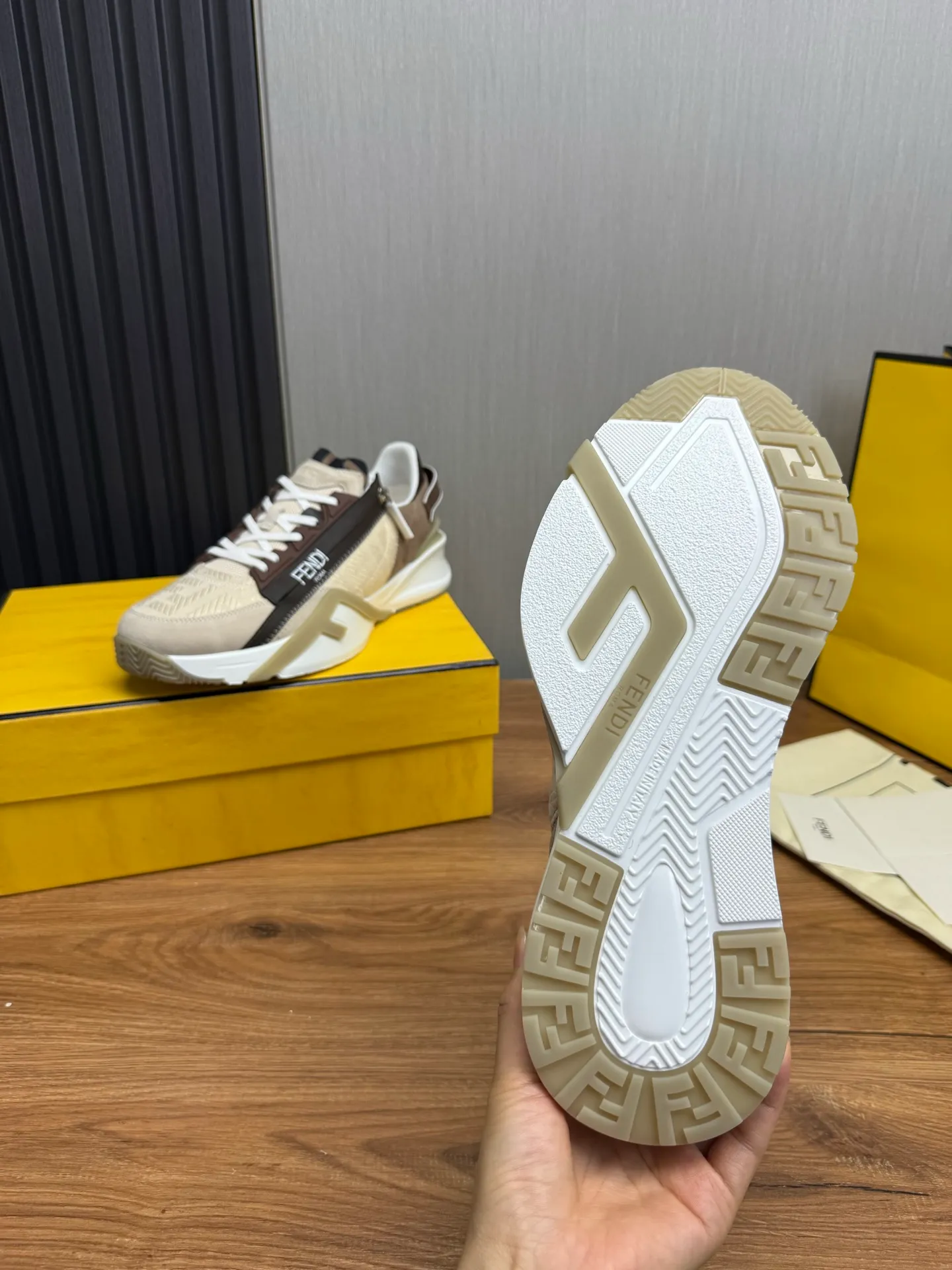 Men's shoes 💰540💰 Fendi [Fendi] hot style is on the market 🔥Fashionable casual men's shoes 🔱 Made of original brand fly knit fabric. Original cowhide + breathable mesh lining + sheepskin feet, perfect shape, top quality, you deserve it 🔜Original rubber outsole, ultra-light, non-slip and wear-resistant 👣 Standard size 38-44
